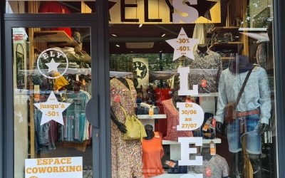 Décoration vitrine pour soldes – Commerce